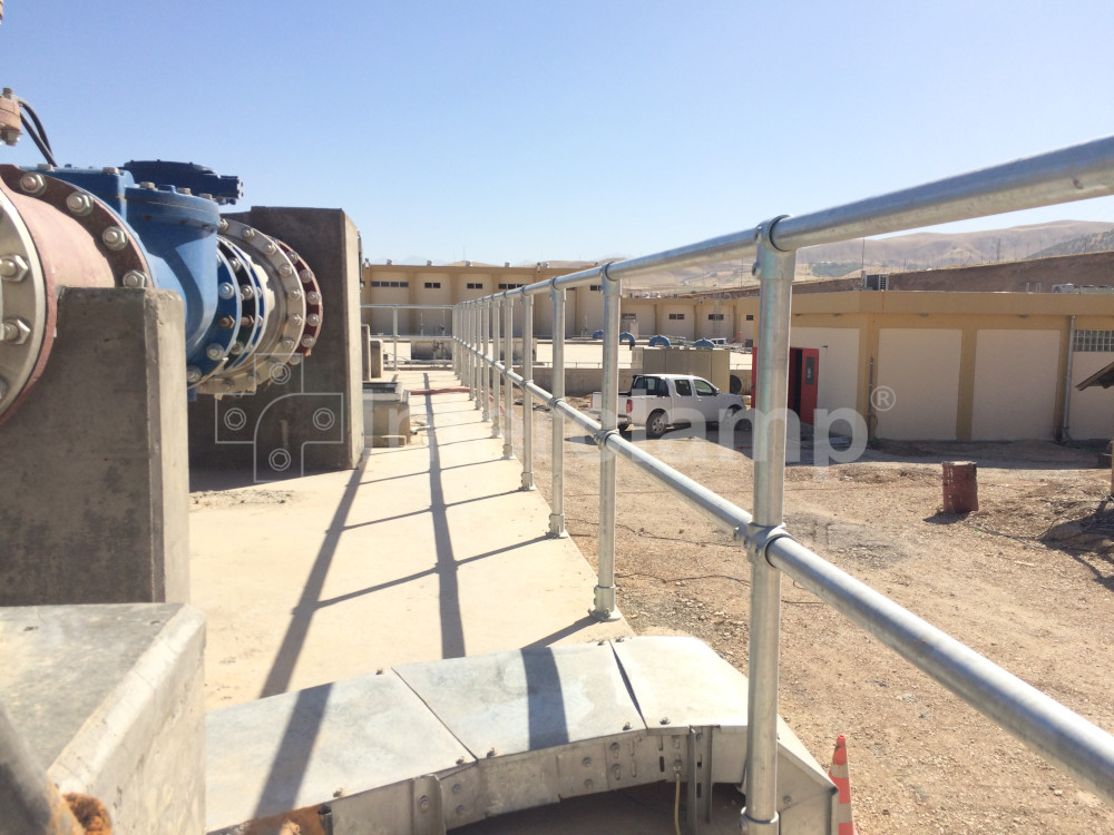 Sturdy handrails and safety balustrades built with Interclamp key clamp fittings at a Kurdistan water treatment works, contributing to a secure and protected working environment.